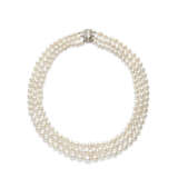 COLLIER TRIPLE RANGS EN CHUTE PERLES FINES ET DIAMANTS - photo 1