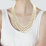 COLLIER TRIPLE RANGS EN CHUTE PERLES FINES ET DIAMANTS - фото 5