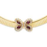 VAN CLEEF & ARPELS COLLIER AVEC PENDENTIF TRANSFORAMBLE EN BROCHE RUBIS ET DIAMANTS - photo 7