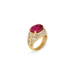 BULGARI BAGUE 'TROMBINO' RUBIS DE 4.97 CARATS ET DIAMANTS