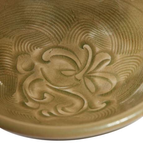 A YAOZHOU CELADON BOWL - photo 3