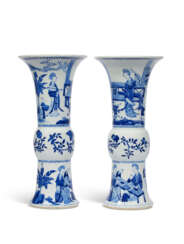 A PAIR OF BLUE AND WHITE VASES, GU