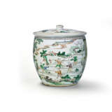 A FAMILLE VERTE PORCELAIN JAR AND COVER - фото 1
