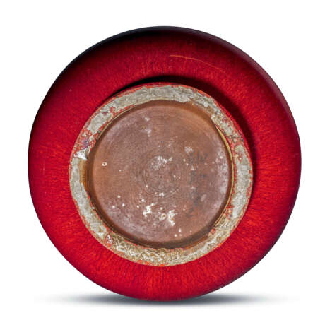 A LARGE COPPER-RED-GLAZED BOTTLE VASE - фото 3