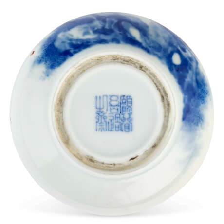 A BLUE AND WHITE 'SPARROW' SEAL PASTE BOX AND COVER - фото 4