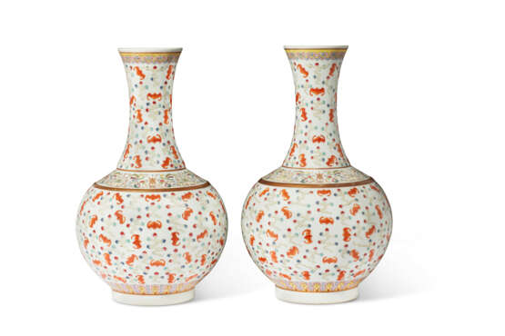 A PAIR OF FAMILLE ROSE 'BATS' VASES - photo 2