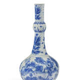A BLUE AND WHITE 'FIGURAL' BOTTLE VASE - photo 1