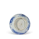 A BLUE AND WHITE 'FIGURAL' BOTTLE VASE - photo 3