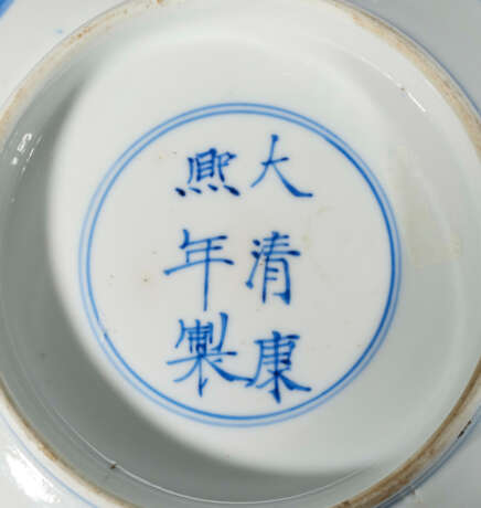 TWO BLUE AND WHITE 'FIGURAL' BOWLS - Foto 5