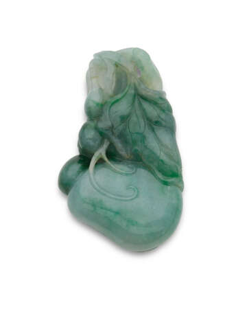 A JADEITE 'DOUBLE-GOURD' PENDANT - фото 2