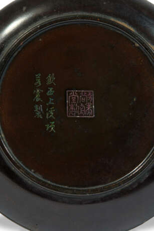TWO MOTHER-OF-PEARL-INLAID LACQUER DISHES - Foto 2