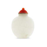 A WHITE JADE 'BUTTERFLY' SNUFF BOTTLE - фото 1