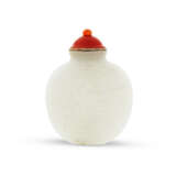 A WHITE JADE 'BUTTERFLY' SNUFF BOTTLE - Foto 2