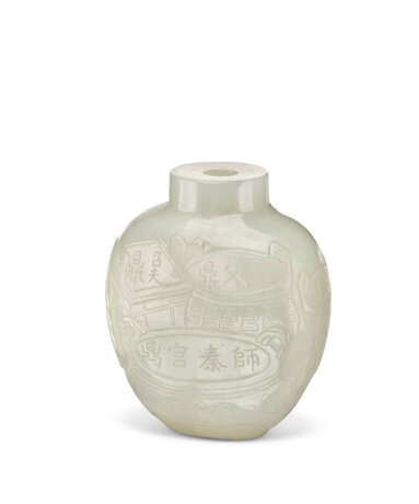 A WHITE JADE 'BOGUTU' SNUFF BOTTLE - Foto 1