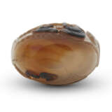 AN AGATE SNUFF BOTTLE - Foto 3