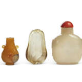 THREE HARDSTONE SNUFF BOTTLES - photo 2