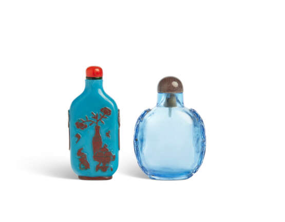 TWO BLUE GLASS SNUFF BOTTLES - фото 1