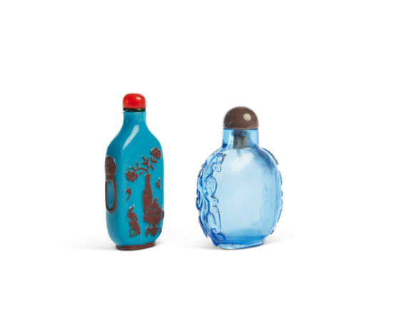 TWO BLUE GLASS SNUFF BOTTLES - фото 3