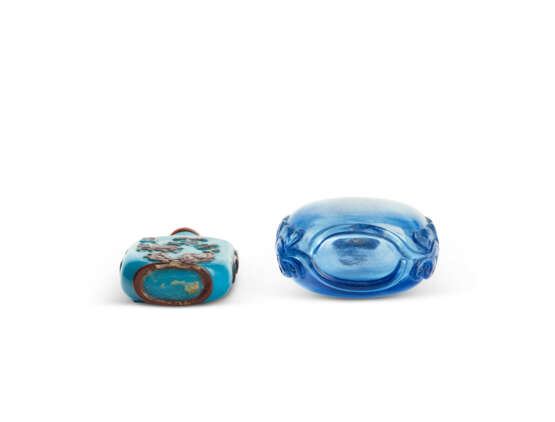 TWO BLUE GLASS SNUFF BOTTLES - фото 4