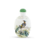 A WHITE GLASS SNUFF BOTTLE - фото 1