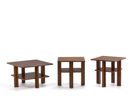 Group of three coffee tables in veneered solid wood. Milan, 1960s. (different dimensions. cm 54.5x54.5x54.5 e cm 70.5x45.5x70.5) (slight defects) - photo 1