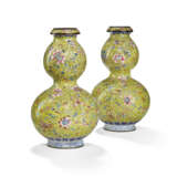 PAIRE DE VASES DOUBLE-GOURDES EN &#201;MAUX PEINTS - photo 1