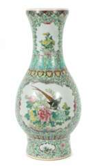 ''Famille Vert''-Vase China, Porzellan mit Emaillefarbe