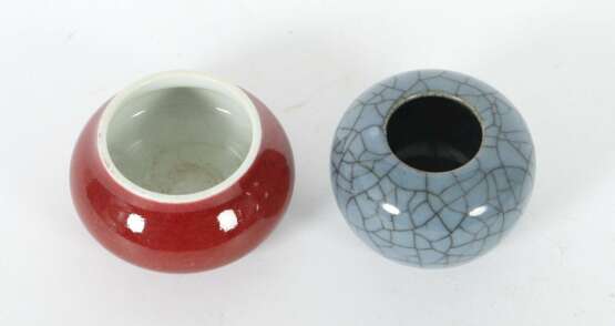 2 kleine Vasen China, Porzellan, 1x flache Vase, heller - фото 2