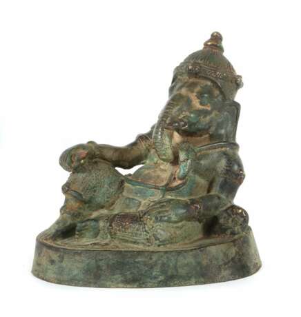 Ganesha Indien/Nepal, 20. Jh., Bronze/patiniert, sich a - photo 1