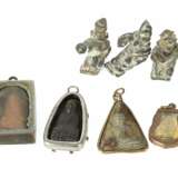 4 Amulette und 3 Miniaturbronzen Nepal/Tibet, Metall/To - photo 1