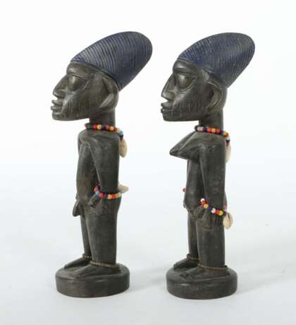 Yoruba Ibeji-Figurenpaar Nigeria, Holz schwarz und blau - photo 2