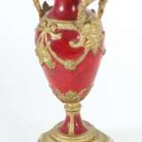 Zwei-Henkel-Vase Ende 19. Jh., rot und goldfarben staff - photo 2