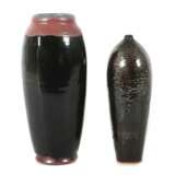 2 schlanke Vasen 20. Jh., jeweils aus beigem Scherben, - фото 1