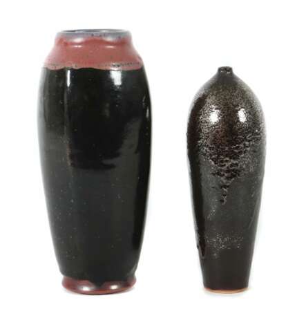 2 schlanke Vasen 20. Jh., jeweils aus beigem Scherben, - photo 1