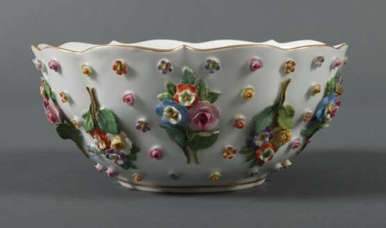 Meissen-Schüssel mit Blumenappliken 1850-1924, Porzella - Foto 1
