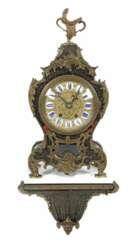 Boule-Uhr mit Konsole um 1900, Messingzifferblatt mit R