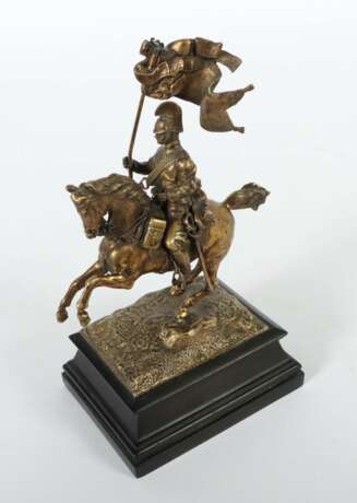 Reitender Fahnenträger um 1900, Bronze, feuervergoldet, - photo 3