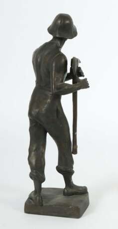 Bildhauer des 20. Jh. ''Bergmann'', Bronze, patiniert, - photo 3
