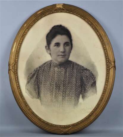 Portrait einer Frau um 1900 - фото 1