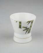 Übersicht. Sakebecher mit Lupenglas, 20. Jh. 