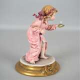 Capodimonte, Porzellanfigur "Mädchen mit Kerze", 20. Jh. - Foto 3