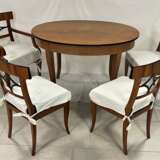 Biedermeier Tisch mit 4 Stühlen, einer davon als Armlehnstuhl - photo 2