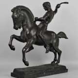 Heroische Bronze eines Kriegers auf dem Rücken eines galoppierenden Pferdes von Berthold Stölzer 1930er Jahre - photo 2