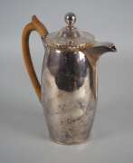 Übersicht. Versilberte Art Déco Kaffeekanne, um 1920