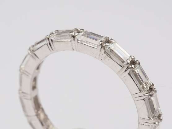 Platin Memoire-Ring mit Baguette Diamanten - фото 2