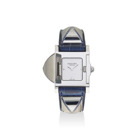 A SAPPHIRE SET MÉDOR QUARTZ WATCH WITH SHINY BLEU SAPHIR ALLIGATOR STRAP - photo 5