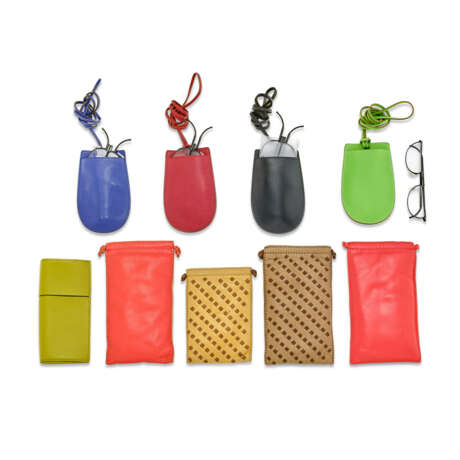 A GROUP OF NINE MULTICOLOR LEATHER POUCHES - Foto 2