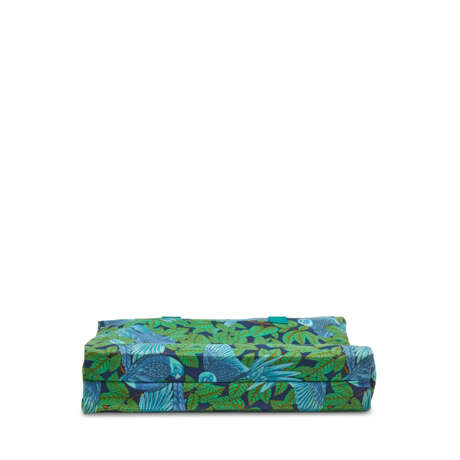 A SET OF 2: A BLEU & GREEN CANVAS LES PERROQUETS LARGE TOTE 45 x 34 cm & A BLUE CANVAS LES PAPILLON LARGE FOLDING POUCH - фото 5