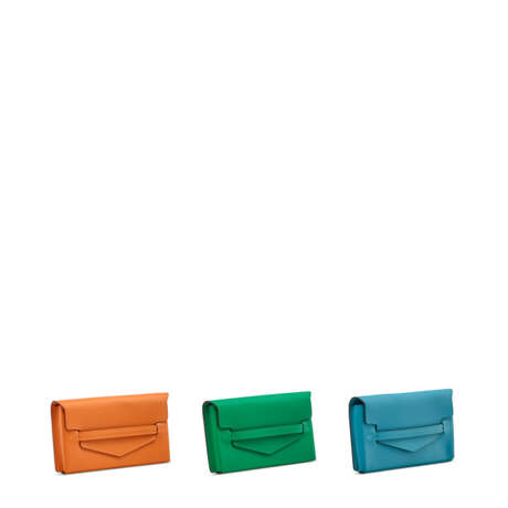 A GROUP OF THREE: ORANGE H, BAMBOU & TURQUOISE SWIFT LEATHER SMART BAGS - photo 2
