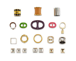 A GROUP OF SEVEN SCARVES AND TWILLY RINGS AND A GROUP OF THIRTEEN JEWELLERY ITEMS AND ACCESSORIES